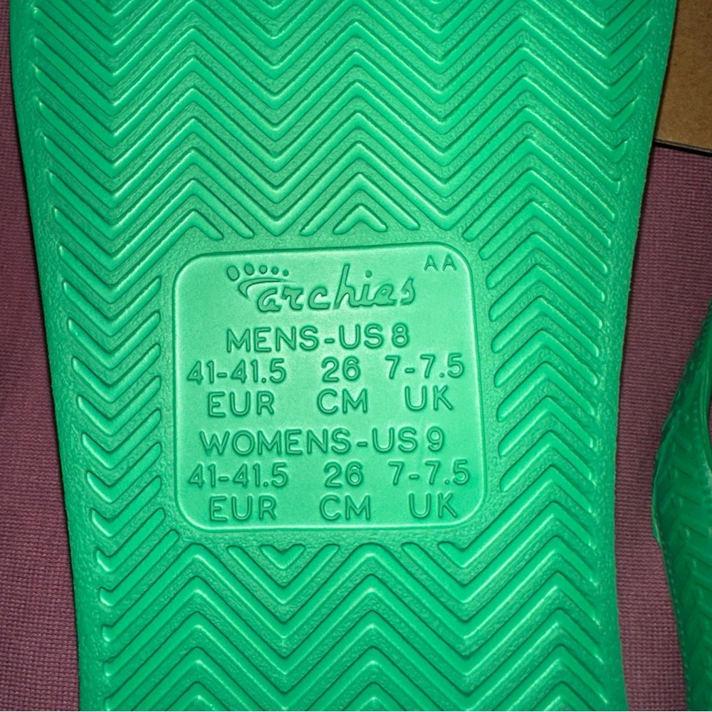 Archie’s flip flops in Kelly green limited edition color - Picture 3 of 3